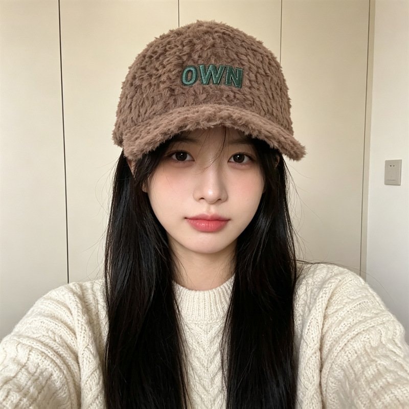 Warm plush duckbill cap for women, popular online, makes the face look smaller, with embroidered letters, fashionable hat — image 1 of 11