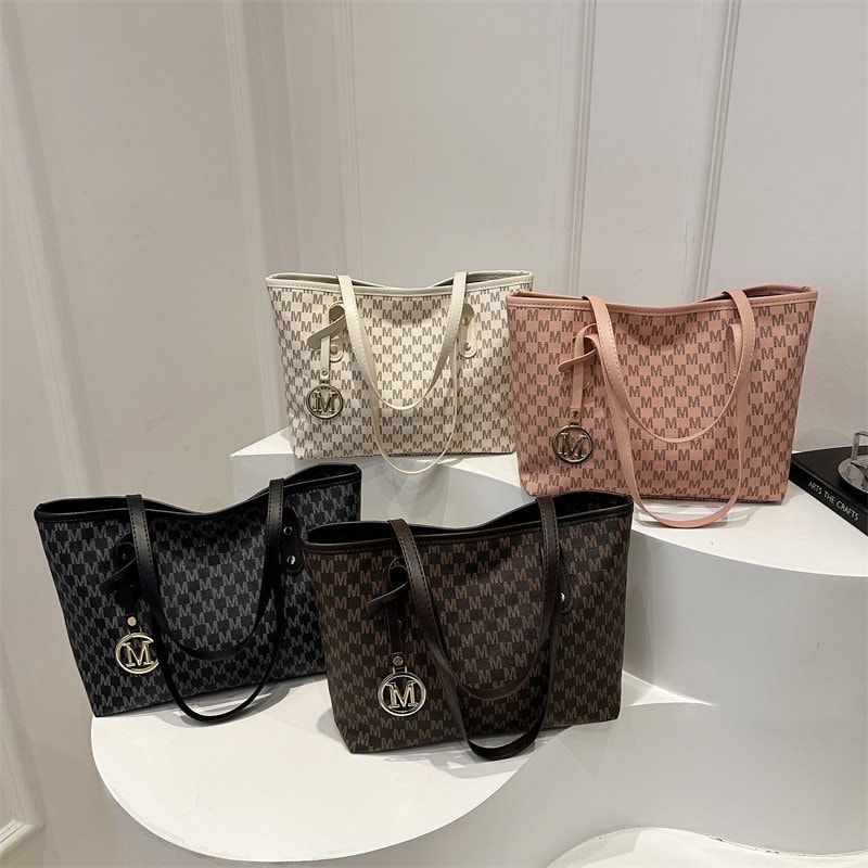 Tote Bag New Trend Fashion Shoulder Bag, Large-Capacity Hand-Carry Bag — image 1 of 9